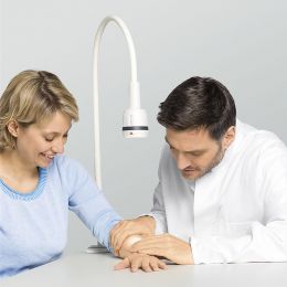 Εξεταστικός Φωτισμός Heine EL3 LED | Παραβάν - Φακοί στο Paterakis Medical Group